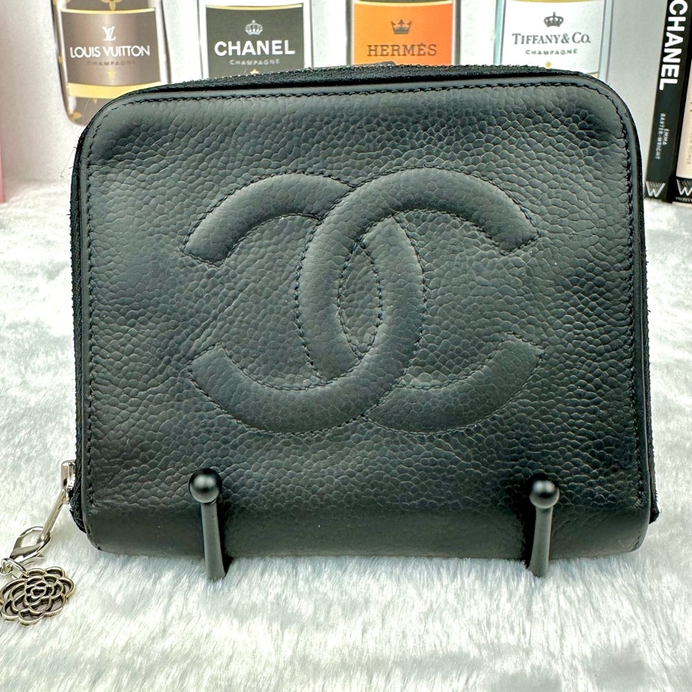 CHANEL Zip- Around Wallet in Black Caviar Leather Vintage Compact size